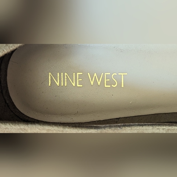 EUC Nine West beige suede low block heel closed round toe loafer style pumps - Picture 6 of 8